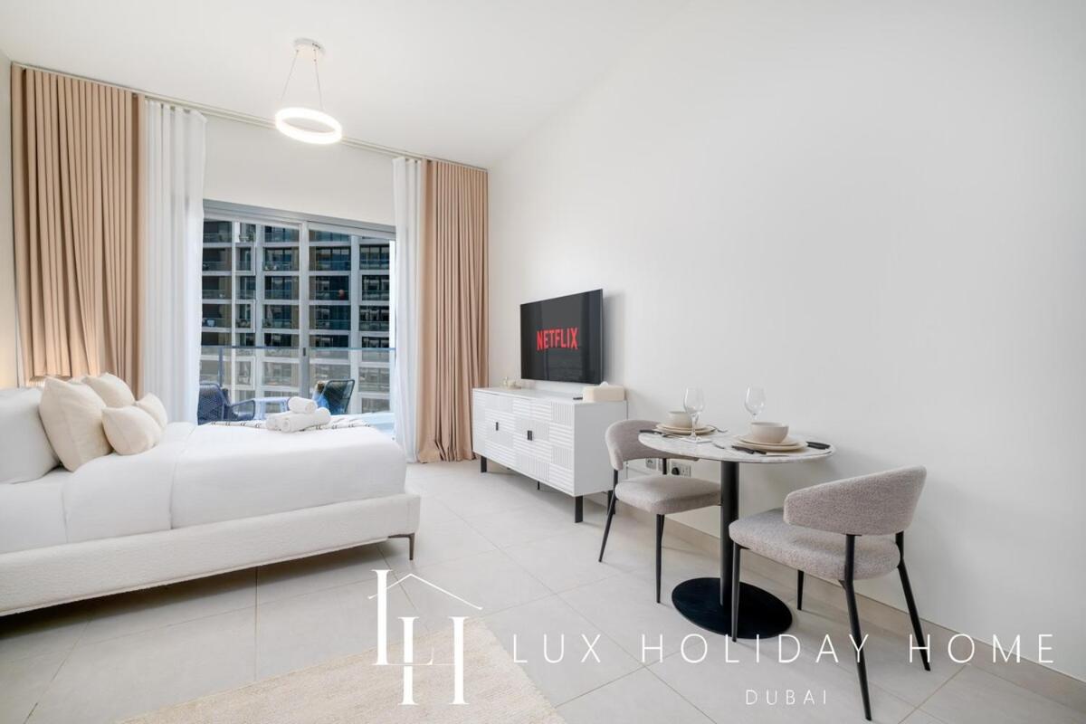 Lux Hills Sway * Dubai